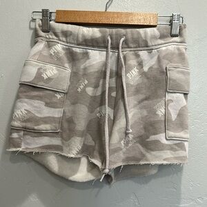 PINK VICTORIA’S SECRET CAMOUFLAGE CARGO SHORTS SIZE XS